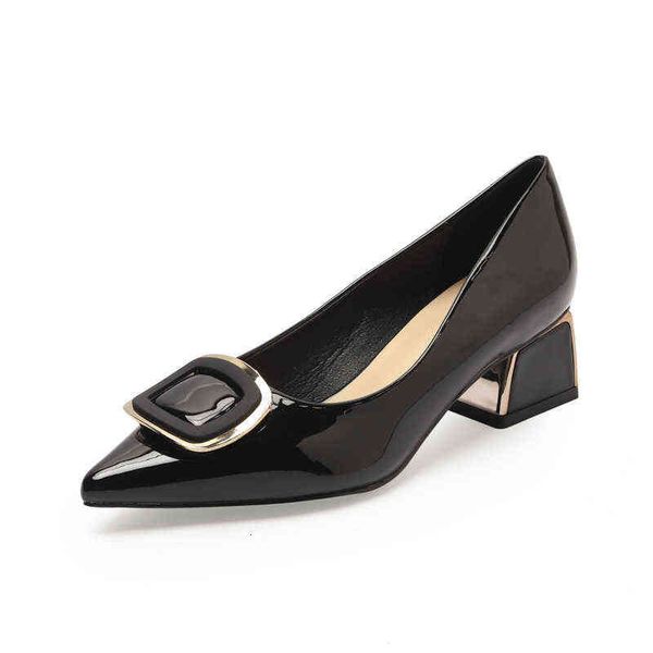 2021 spring and summer french single sho shallow mouth pointed patent leather korean women's heels square buckle thick
2021 spring and summer french single sho shallow mouth pointed patent leather korean women's heels square buckle thick