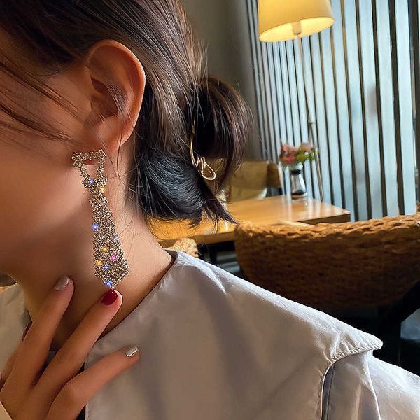 925 silver needle full diamond tie minority design temperament fashion personality girl versatile earrings
925 silver needle full diamond tie minority design temperament fashion personality girl versatile earrings