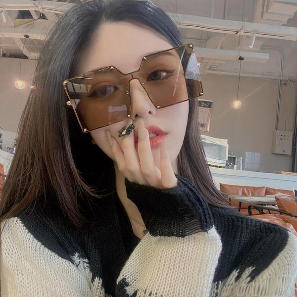 sunglasses the brown high-grade large frame metal borderless uv protection women western style wild street shooting seaside, White;black
sunglasses the brown high-grade large frame metal borderless uv protection women western style wild street shooting seaside, White;black