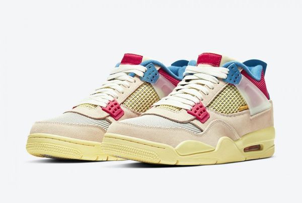 on the light khaki upper classic mesh window opening part of shoe body is sewn with a joint label show familiar jumpman and union x logo
on the light khaki upper classic mesh window opening part of shoe body is sewn with a joint label show familiar jumpman and union x logo