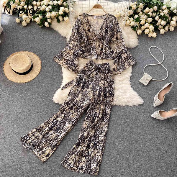 neploe vintage print bohemian holiday 2 pcs women set v neck flare long sleeve shirt + high waist hip wide leg pants suit summer 210423, White
neploe vintage print bohemian holiday 2 pcs women set v neck flare long sleeve shirt + high waist hip wide leg pants suit summer 210423, White