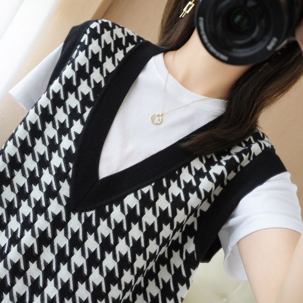v-neck knitted vt women's autumn and winter loose contrast sleevels vt, bottomed sweater, Black;white
v-neck knitted vt women's autumn and winter loose contrast sleevels vt, bottomed sweater, Black;white