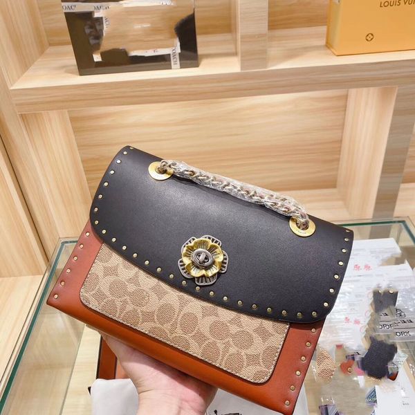 outlet leather women's camellia chain versatile retro messenger rivet single shoulder small square bag luxuryss designerss yw
outlet leather women's camellia chain versatile retro messenger rivet single shoulder small square bag luxuryss designerss yw