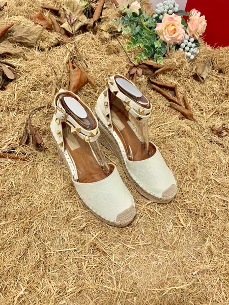 2021 luxury designer wedge sandals fashion straw shoes platform fisherman shoes large size 40 41 with box, Black
2021 luxury designer wedge sandals fashion straw shoes platform fisherman shoes large size 40 41 with box, Black