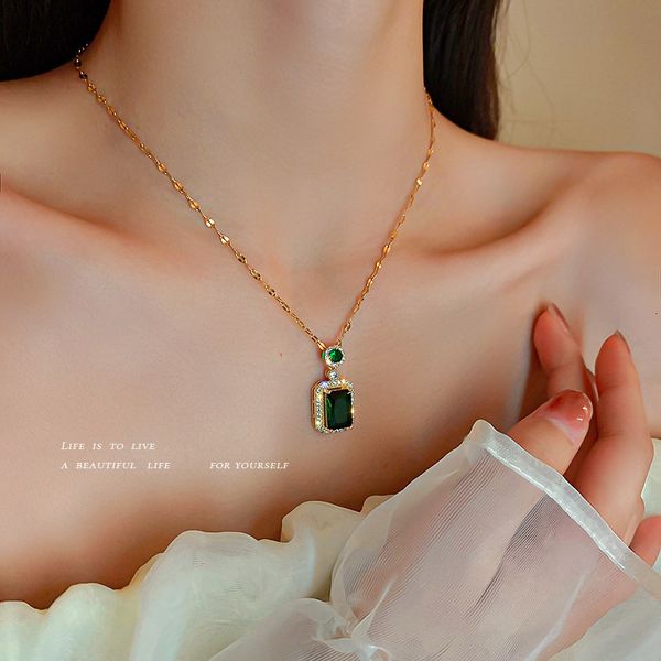 amulet pendants fashion geometric diamond inlaid green crystal necklace atmosphere clavicle chain advanced design neck, Golden;silver
amulet pendants fashion geometric diamond inlaid green crystal necklace atmosphere clavicle chain advanced design neck, Golden;silver