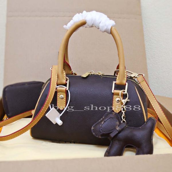 high-quality designer bags ladies handbag pillow bag coin purse pendant three-in-one flower classic multi-function large capacity 04
high-quality designer bags ladies handbag pillow bag coin purse pendant three-in-one flower classic multi-function large capacity 04