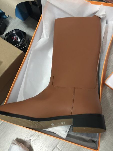 2021 real leather women high short boots luxury designer buckles black winter snow rain boot lady 3540
2021 real leather women high short boots luxury designer buckles black winter snow rain boot lady 3540