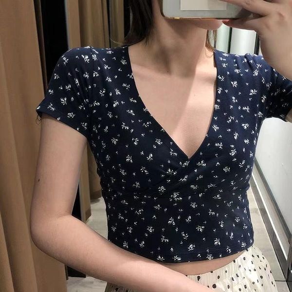 women's t-shirt 2021 french retro v-neck short sleeve summer fashion green bar slim white floral tights
women's t-shirt 2021 french retro v-neck short sleeve summer fashion green bar slim white floral tights