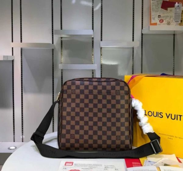 shoulder brand designer handbags luxury city handles original single iconic n97037 brown men chess series men's postal bags bag totes c
shoulder brand designer handbags luxury city handles original single iconic n97037 brown men chess series men's postal bags bag totes c