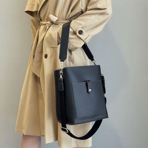 2021fashion tote bag women classic bucket leather shopper totes crossbody solid color female satchels
2021fashion tote bag women classic bucket leather shopper totes crossbody solid color female satchels