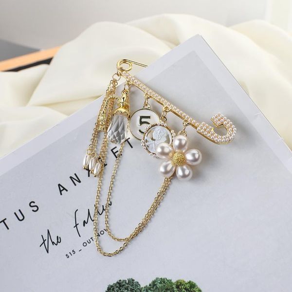 brooches high-quality fashion personality brooch flowers coin tassel chain pin clip collar shirt buttoned pins,, Gray
brooches high-quality fashion personality brooch flowers coin tassel chain pin clip collar shirt buttoned pins,, Gray