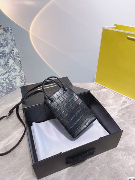(with gift box)21ss fashion show womens mini totes bag shopping phone holder balencaiga geninue leather designer shoulder bags crocodian lim
(with gift box)21ss fashion show womens mini totes bag shopping phone holder balencaiga geninue leather designer shoulder bags crocodian lim