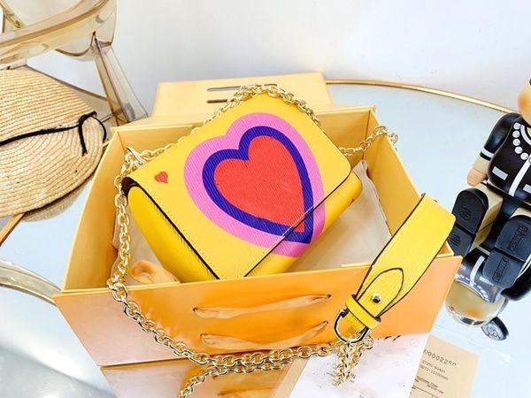 2021 luxury designer woman fashion bag 100% leather hand-painted slider metal chain big letter love handbag adjustable chains mini bags
2021 luxury designer woman fashion bag 100% leather hand-painted slider metal chain big letter love handbag adjustable chains mini bags