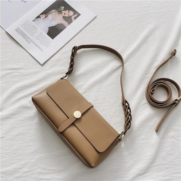 evening bags 2021 design leather baguette bag exquisite female retro underarm fashion one shoulder
evening bags 2021 design leather baguette bag exquisite female retro underarm fashion one shoulder