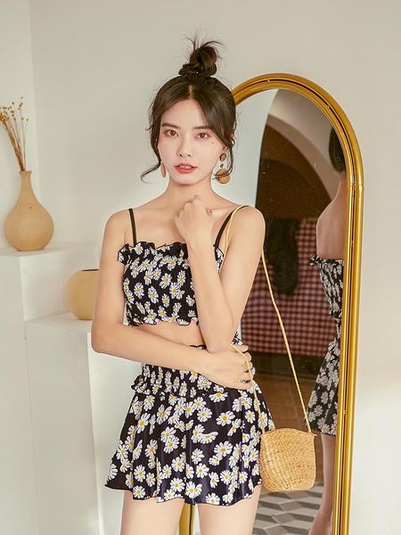 japan style women summer costume beach sleeveless flower print two piece set ruffle lace up crop shorts bikini one-piece suits
japan style women summer costume beach sleeveless flower print two piece set ruffle lace up crop shorts bikini one-piece suits