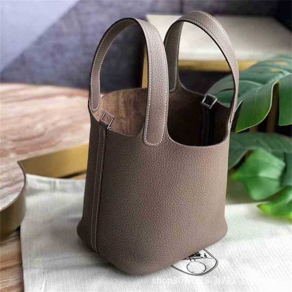 hanghhangbag luxury designer fashion hand handbag handbags backpack wallet purse shoulder crossbody tote bags mini bag style overseas v
hanghhangbag luxury designer fashion hand handbag handbags backpack wallet purse shoulder crossbody tote bags mini bag style overseas v