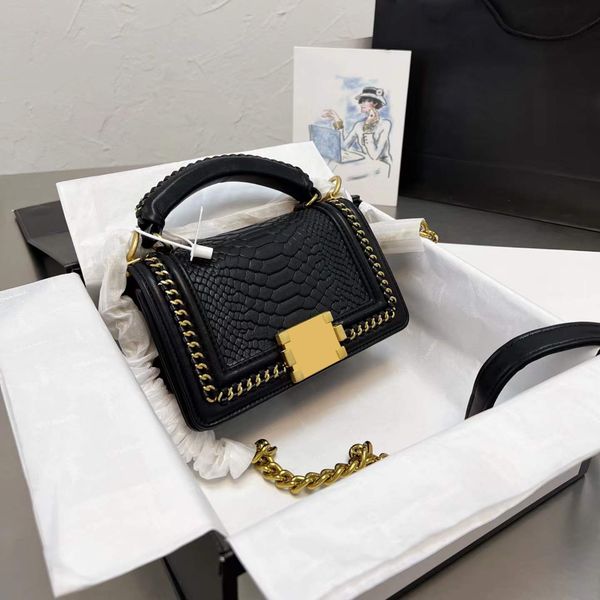designers shoulder bags women handbags luxurys personality snake chain messenger bag classic square large capacity handbag versatile style v
designers shoulder bags women handbags luxurys personality snake chain messenger bag classic square large capacity handbag versatile style v