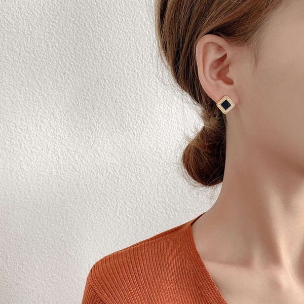 earrings fashion femininity light luxury simple
earrings fashion femininity light luxury simple