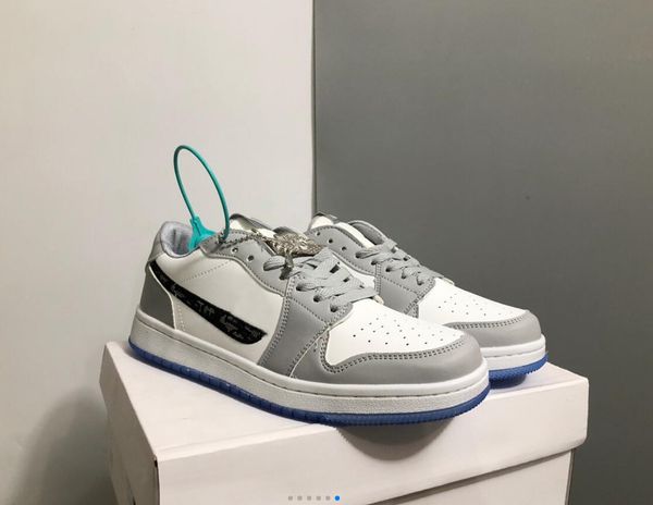 authentic 1 high og outdoor shoes men women 1s wolf grey sail pn dust white with original bag cn8607-002 dress shoe, Black
authentic 1 high og outdoor shoes men women 1s wolf grey sail pn dust white with original bag cn8607-002 dress shoe, Black