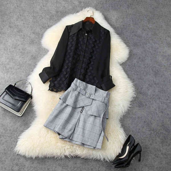 women's tracksuits spring long sleeve lapel neck white / black applique blouse + plaid print belted short shorts two piece suits 2 piec, Gray
women's tracksuits spring long sleeve lapel neck white / black applique blouse + plaid print belted short shorts two piece suits 2 piec, Gray