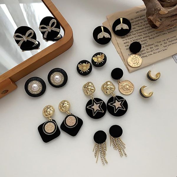 black styles designs round stud earrings fashion pretty rhinestone metal brincos jewelry for women girls ear accessories, Golden;silver
black styles designs round stud earrings fashion pretty rhinestone metal brincos jewelry for women girls ear accessories, Golden;silver