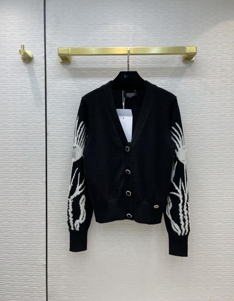 milan runway sweaters 2021 autumn long sleeve v neck high end animal print jacquard cardigan designer women's sweater 0627-11, White;black
milan runway sweaters 2021 autumn long sleeve v neck high end animal print jacquard cardigan designer women's sweater 0627-11, White;black