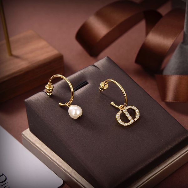 luxury earrings asymmetric fashion designer in jewelry d pearl 2021 family gold cd, Red;brown
luxury earrings asymmetric fashion designer in jewelry d pearl 2021 family gold cd, Red;brown