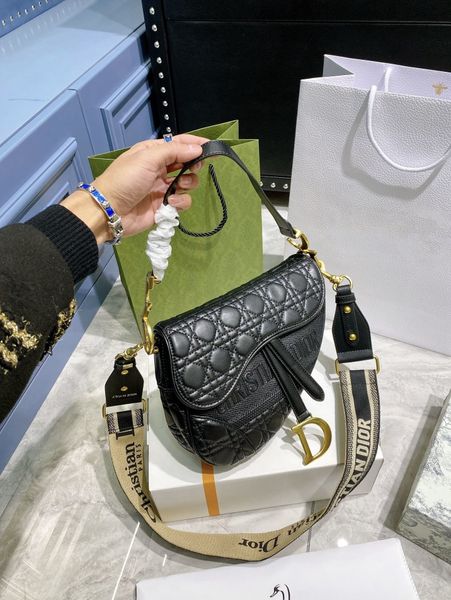 2021 handbags women crossbody bags flower shoulder messenger bag wallet totes clutch purses -l7540, Red;black
2021 handbags women crossbody bags flower shoulder messenger bag wallet totes clutch purses -l7540, Red;black