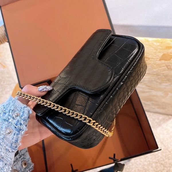 luxury bags handbags shoulder strap coin purse rectangular g bag golden chain genuine leather messenger damier cobal ladies travel 18*11*5cm, Red;black 
luxury bags handbags shoulder strap coin purse rectangular g bag golden chain genuine leather messenger damier cobal ladies travel 18*11*5cm, Red;black