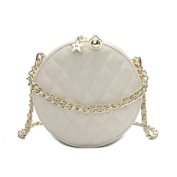 the new embroidered lingge small round bag leather cowhide women's is fashionable and versatile, the chain exquite
the new embroidered lingge small round bag leather cowhide women's is fashionable and versatile, the chain exquite