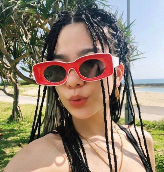 fashion sunglasses special design color square frame round lens avant-garde style crazy interesting with case, White;black
fashion sunglasses special design color square frame round lens avant-garde style crazy interesting with case, White;black