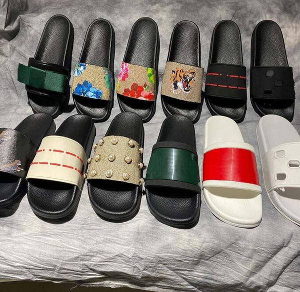 2021 printed slippers men women gear bottom slippers and box casual sports canvas shoes, Black
2021 printed slippers men women gear bottom slippers and box casual sports canvas shoes, Black