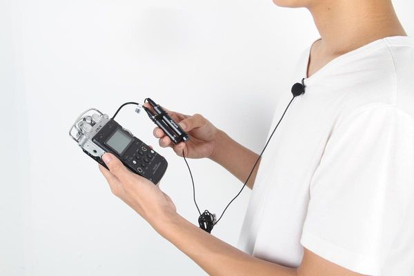 aputure a.lav professional omnidirectional lavalier microphone used with mobile, recorder other equipment for recording microphones
aputure a.lav professional omnidirectional lavalier microphone used with mobile, recorder other equipment for recording microphones