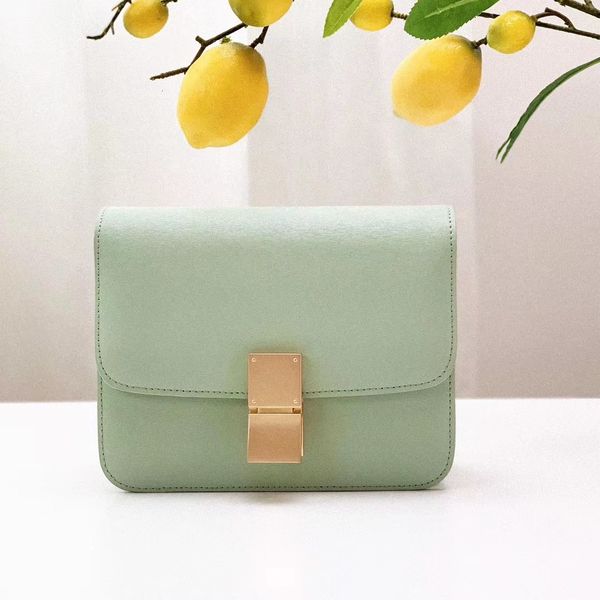 style of spring and summer women's solid color tofu small square bag 
style of spring and summer women's solid color tofu small square bag