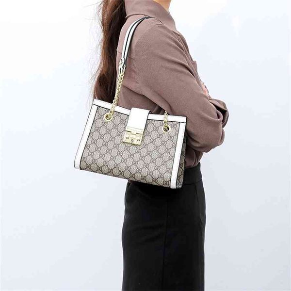 high capacity high-grade sensory tote autumn and winter new chain women's slant cross printing armpit bag
high capacity high-grade sensory tote autumn and winter new chain women's slant cross printing armpit bag