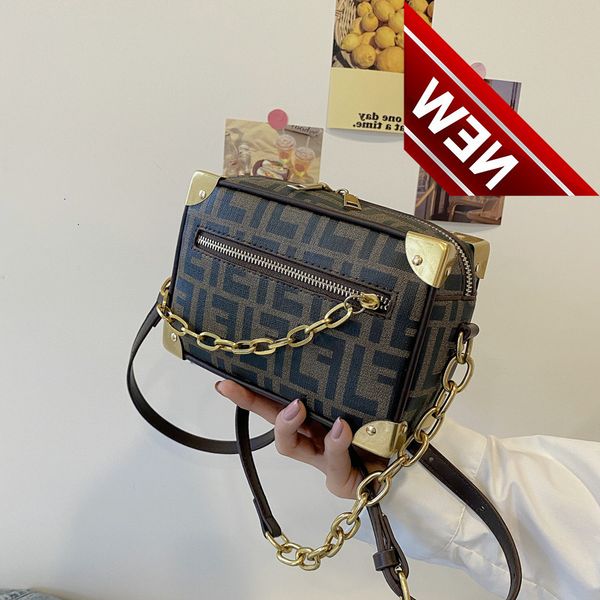 square box f letter printing chain personalized messenger street style trend bag
square box f letter printing chain personalized messenger street style trend bag