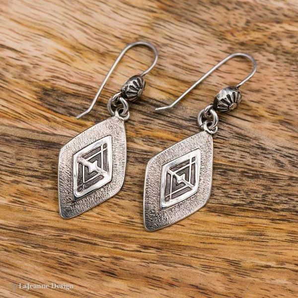 dangle & chandelier minimalist geometric bright silver color earrings fashion jewelry daisy flower metal square pattern z3x916
dangle & chandelier minimalist geometric bright silver color earrings fashion jewelry daisy flower metal square pattern z3x916