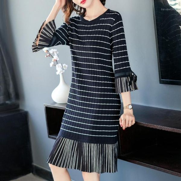 casual dresses spring women fashion knit dress seven-point flare bowknot sleeve stripe splice lady slim, Black;gray
casual dresses spring women fashion knit dress seven-point flare bowknot sleeve stripe splice lady slim, Black;gray