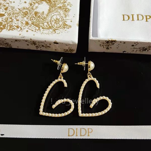 2022 c fashion new letters brooch women mens brooch pins luxury designer jewelry ladies for party casual broach d2111171f, Gray
2022 c fashion new letters brooch women mens brooch pins luxury designer jewelry ladies for party casual broach d2111171f, Gray