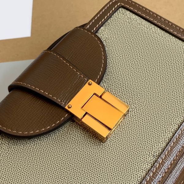 new style women bags square box a33242 exquisite retro metal clasp there's a little sandwich inside bags
new style women bags square box a33242 exquisite retro metal clasp there's a little sandwich inside bags