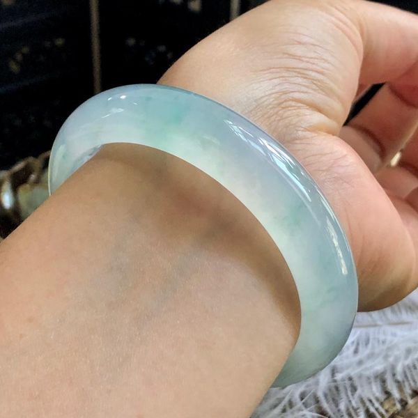 other bracelets natural burmese emerald a grade 54mm-64mm light green bracelet elegant princess send mom to girlfriend, Golden;silver
other bracelets natural burmese emerald a grade 54mm-64mm light green bracelet elegant princess send mom to girlfriend, Golden;silver