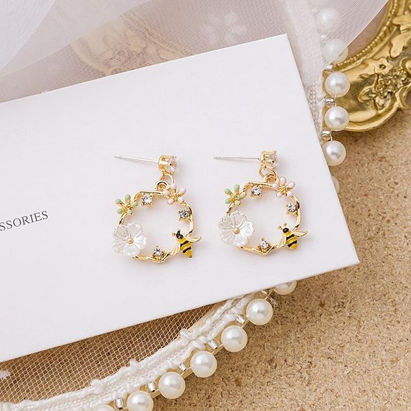 dangle & chandelier fashion gold hollow wreath rhinestone drop earrings for woman kawaii bee flower design femme gift jewelry 2021, Silver
dangle & chandelier fashion gold hollow wreath rhinestone drop earrings for woman kawaii bee flower design femme gift jewelry 2021, Silver