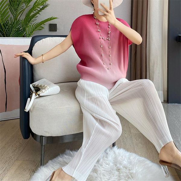 women's t-shirt miyake pleated disc women short-sleeved 2021 summer fashion comfortable loose printed small shirt, White
women's t-shirt miyake pleated disc women short-sleeved 2021 summer fashion comfortable loose printed small shirt, White
