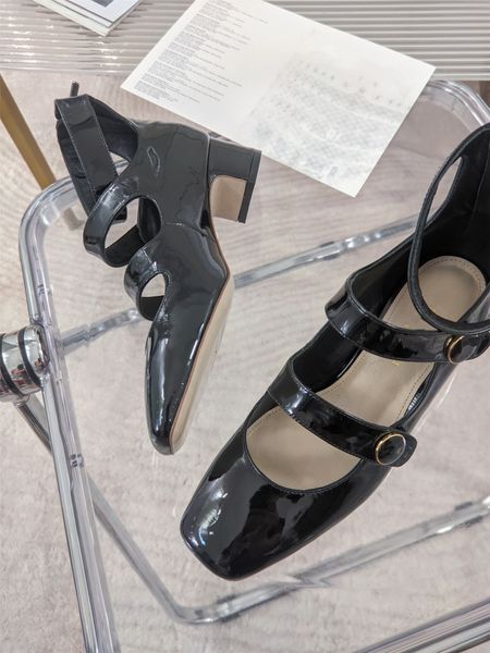 2021 ladies classic sandal shallow mouth three-strap shoes leather outsole round toe low-heel buckle strap ballet slides size 35-41, Black
2021 ladies classic sandal shallow mouth three-strap shoes leather outsole round toe low-heel buckle strap ballet slides size 35-41, Black