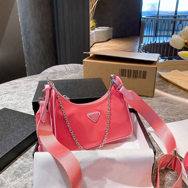 2021 new classic three-in-one bag leather material fashionable temperament trendsetter essential temperament lady shoulder bags oblique stra
2021 new classic three-in-one bag leather material fashionable temperament trendsetter essential temperament lady shoulder bags oblique stra