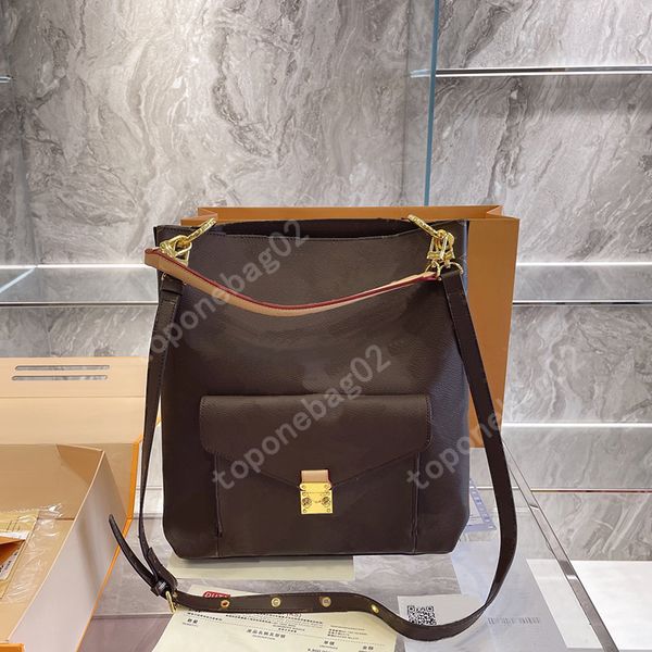 diagonal bag retro color matching fashion simplicity and atmosphere large capacity two kinds of shoulder straps suitable for many occasions
diagonal bag retro color matching fashion simplicity and atmosphere large capacity two kinds of shoulder straps suitable for many occasions