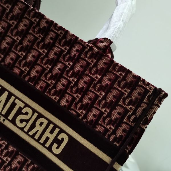 autumn handbag luxurys and women's winter new private customized embroidery name original velvet tote springehwm
autumn handbag luxurys and women's winter new private customized embroidery name original velvet tote springehwm