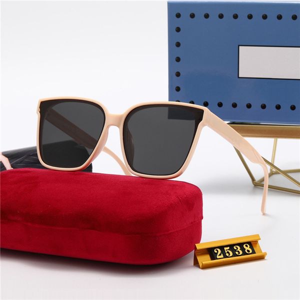 2021 designer luxury letter sunglasses men and women trend retro anti-glare sunglasse, White;black
2021 designer luxury letter sunglasses men and women trend retro anti-glare sunglasse, White;black