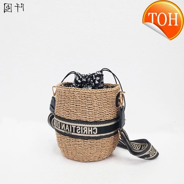2021 woven women's summer bucket bag messenger d home's same vegetable basket versatile one shoulder lightweight 
2021 woven women's summer bucket bag messenger d home's same vegetable basket versatile one shoulder lightweight