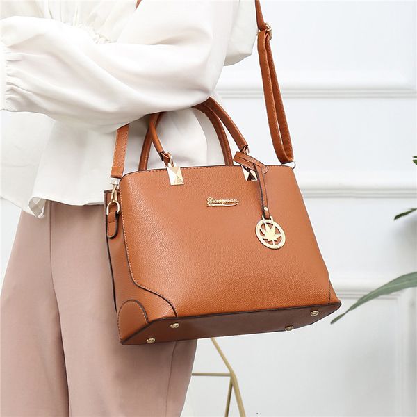 messenger bags messenger bags2021 style temperament handbag mother's one shoulder slanting simple women's bag
messenger bags messenger bags2021 style temperament handbag mother's one shoulder slanting simple women's bag